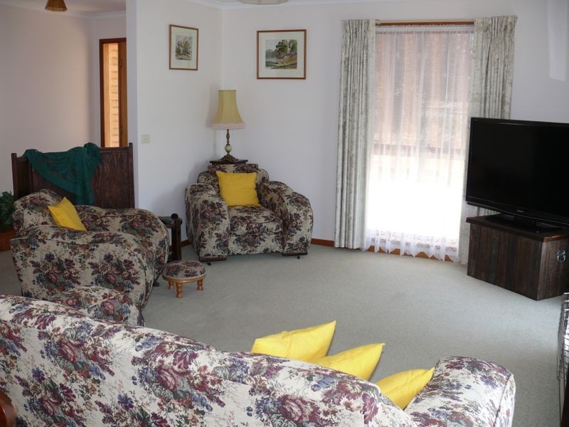 16 Sheerwater Terrace, Paynesville VIC 3880