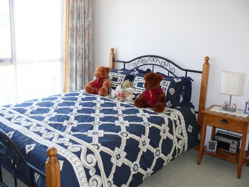 16 Sheerwater Terrace, Paynesville VIC 3880