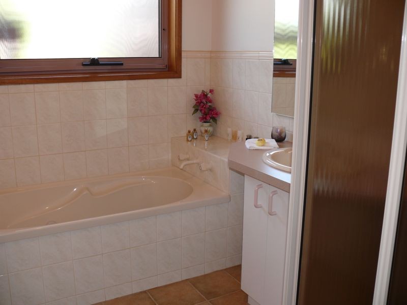 16 Sheerwater Terrace, Paynesville VIC 3880