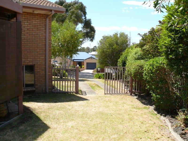 16 Sheerwater Terrace, Paynesville VIC 3880