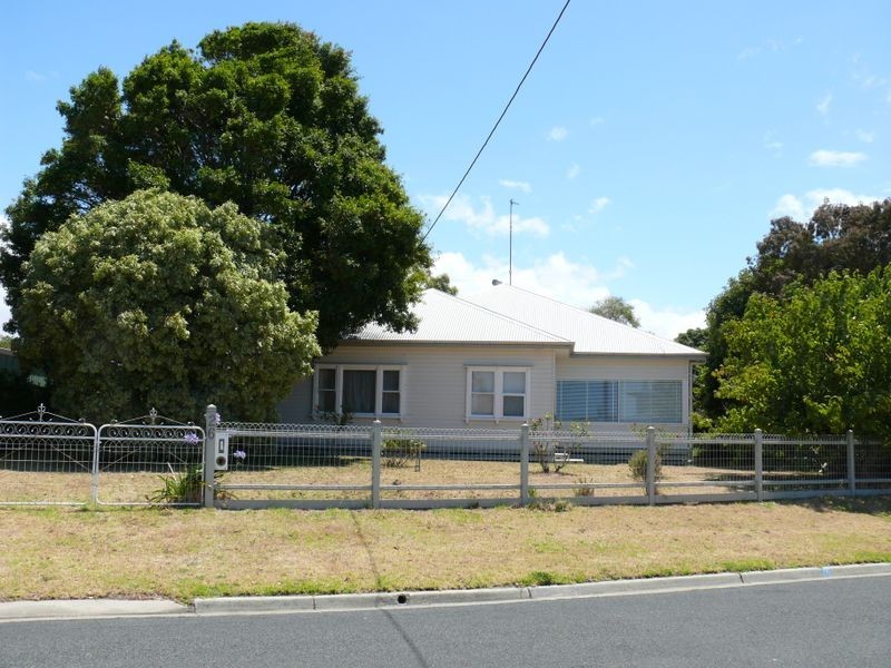 26 McMillan Grove, Paynesville VIC 3880