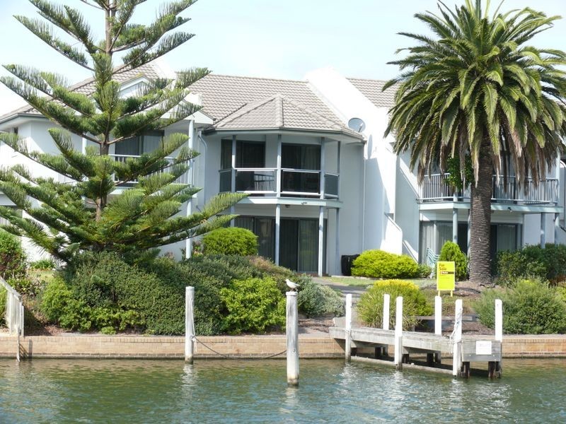 Apartment 2/14 Victoria Street, Paynesville VIC 3880