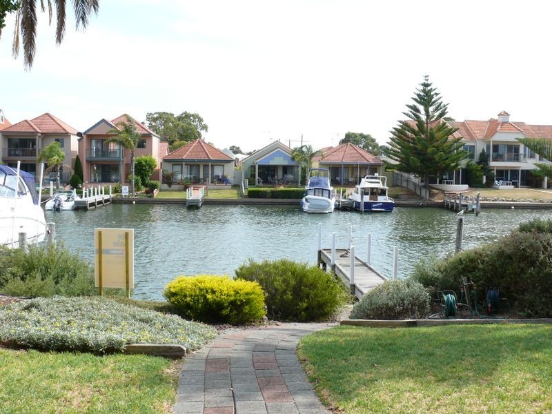 Apartment 2/14 Victoria Street, Paynesville VIC 3880