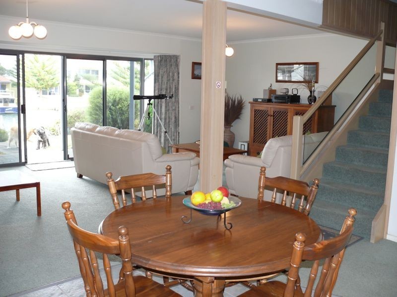 Apartment 2/14 Victoria Street, Paynesville VIC 3880