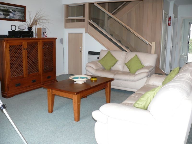 Apartment 2/14 Victoria Street, Paynesville VIC 3880