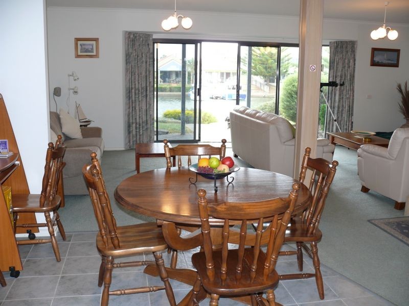 Apartment 2/14 Victoria Street, Paynesville VIC 3880