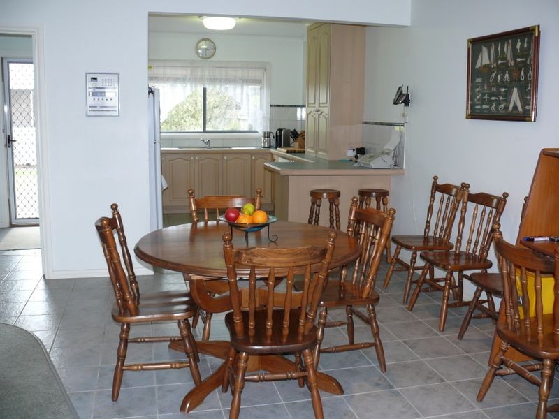 Apartment 2/14 Victoria Street, Paynesville VIC 3880