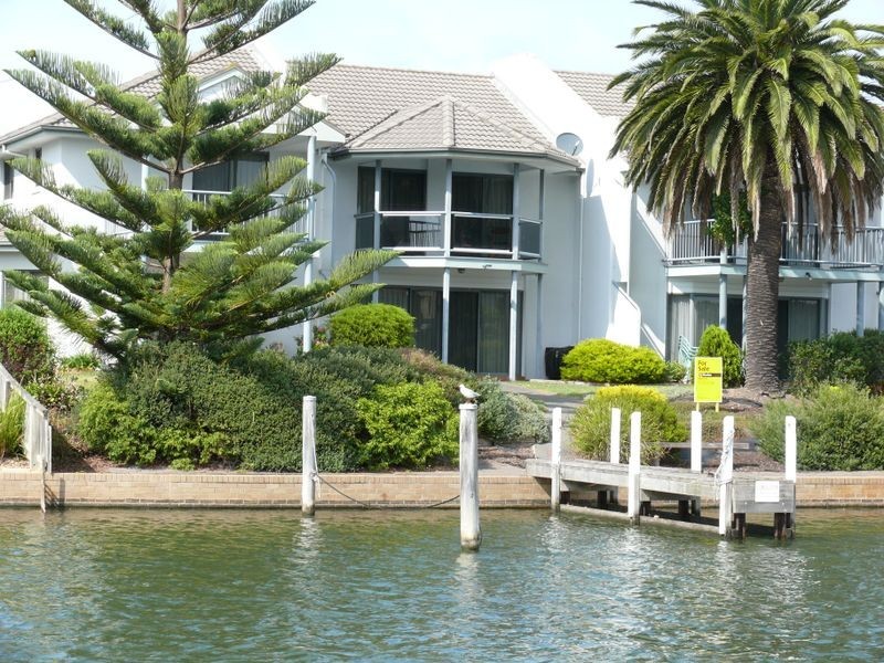 Apartment 2/14 Victoria Street, Paynesville VIC 3880