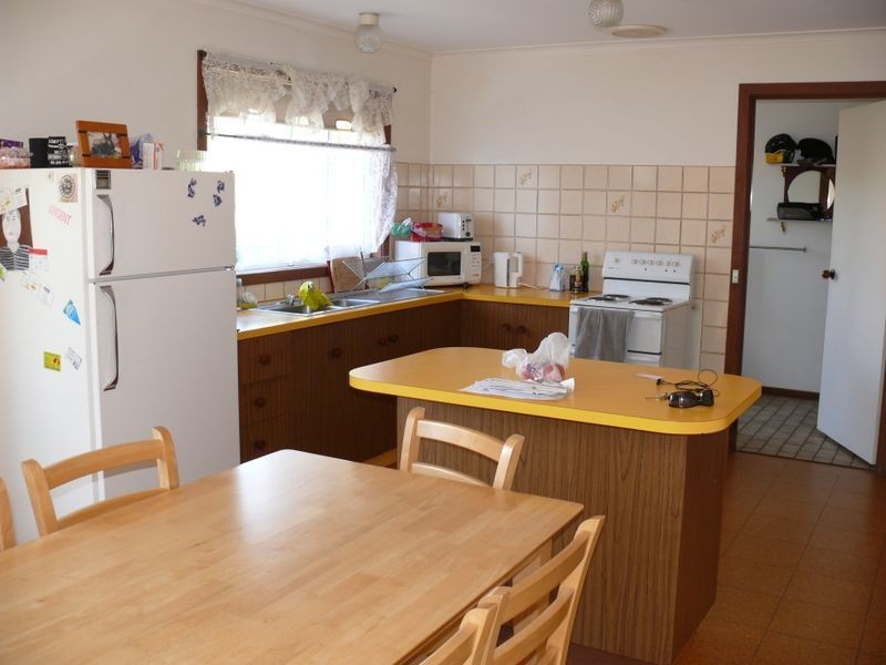 12 Bay Road, Eagle Point VIC 3878