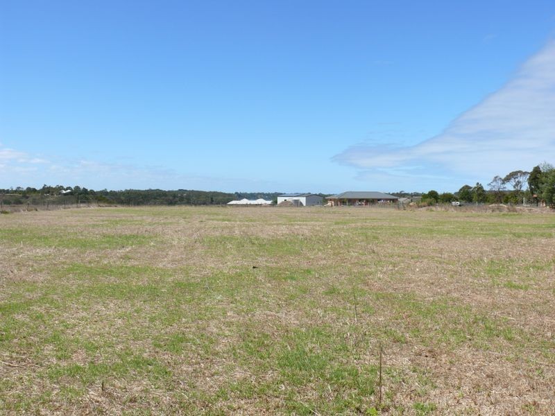 14 Corins Crescent, Newlands Arm VIC 3875