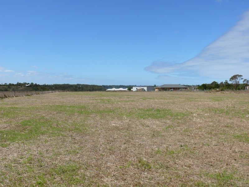 14 Corins Crescent, Newlands Arm VIC 3875