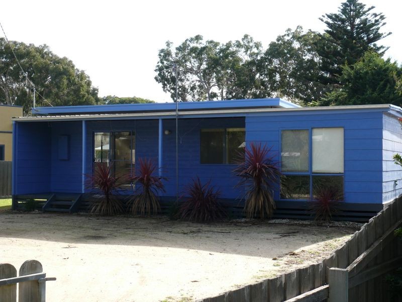 8 Eleventh Parade, Raymond Island VIC 3880