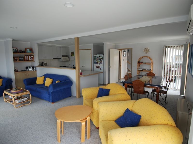 2/9 Windjammer Court, Paynesville VIC 3880