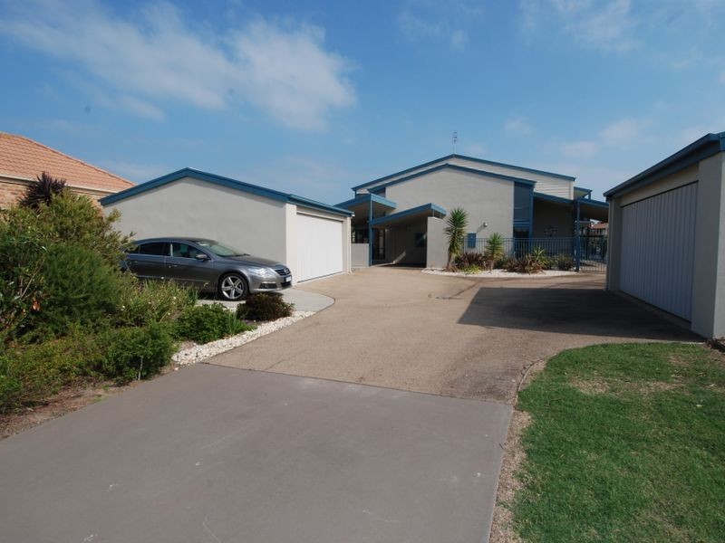 2/9 Windjammer Court, Paynesville VIC 3880