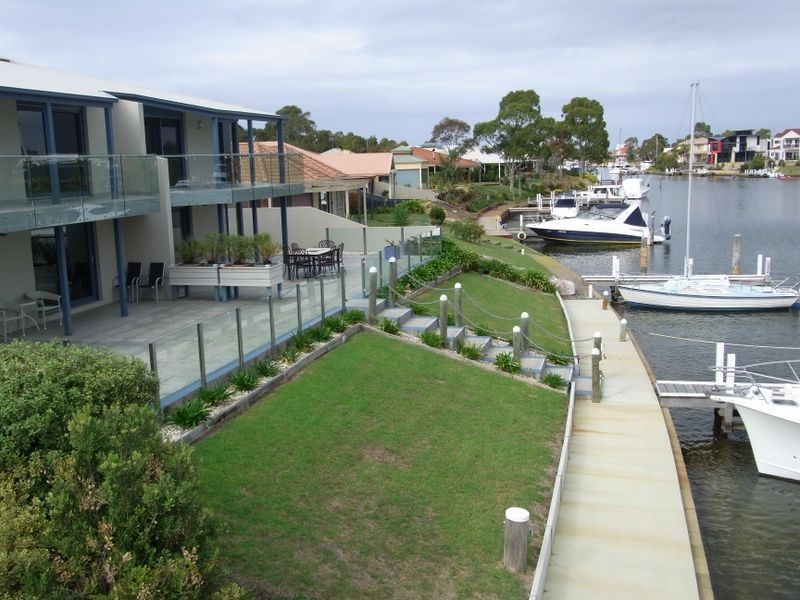 2/9 Windjammer Court, Paynesville VIC 3880