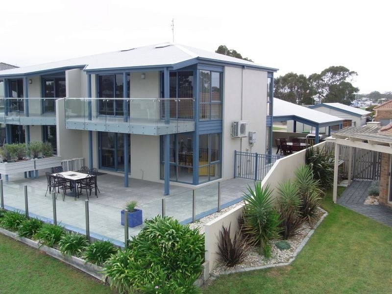 2/9 Windjammer Court, Paynesville VIC 3880