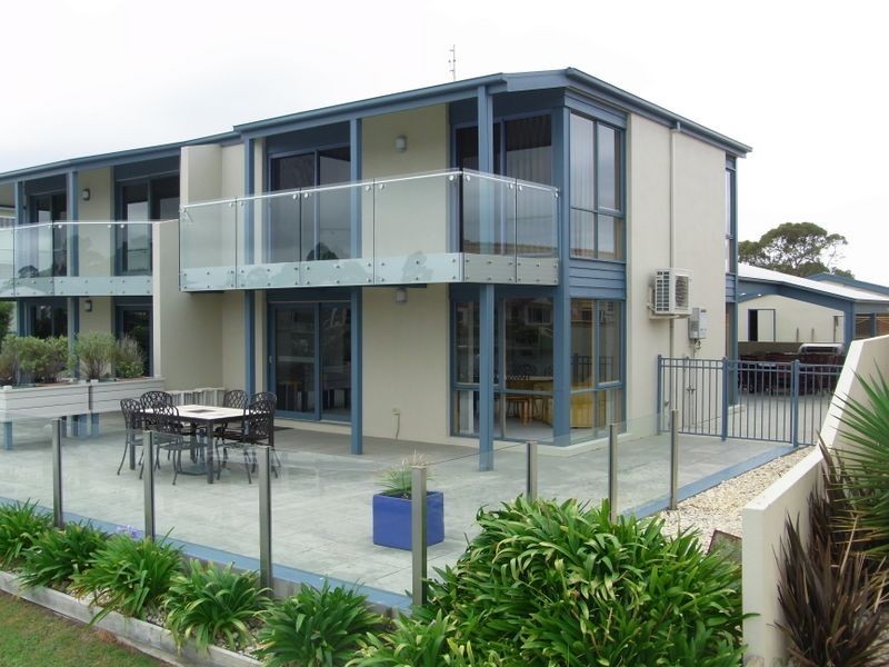 2/9 Windjammer Court, Paynesville VIC 3880