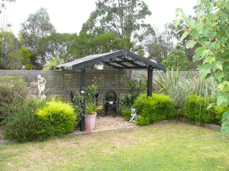 1 Simpsons Drive, Newlands Arm VIC 3875