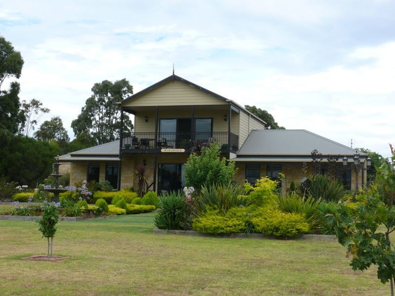 1 Simpsons Drive, Newlands Arm VIC 3875
