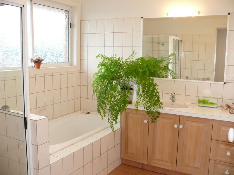 8 May Park Drive, Paynesville VIC 3880