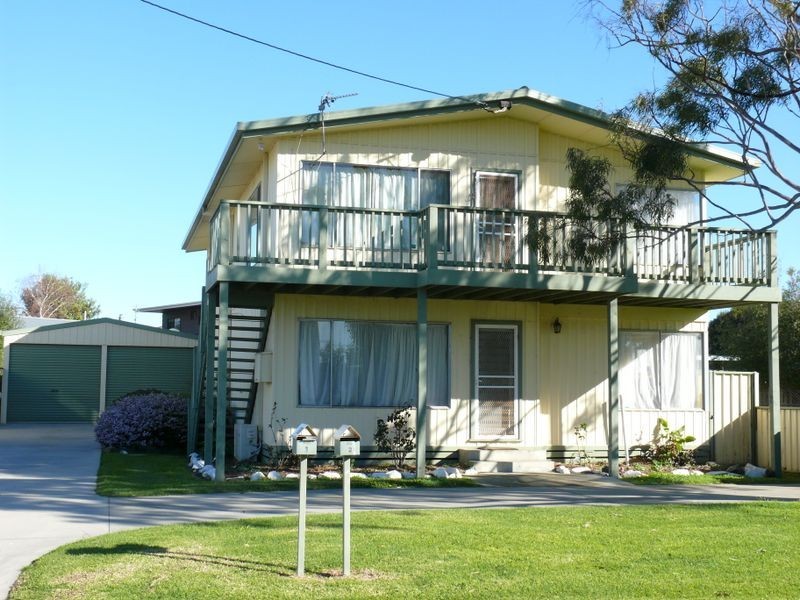 1 & 2/12 McMillan Grove, Paynesville VIC 3880