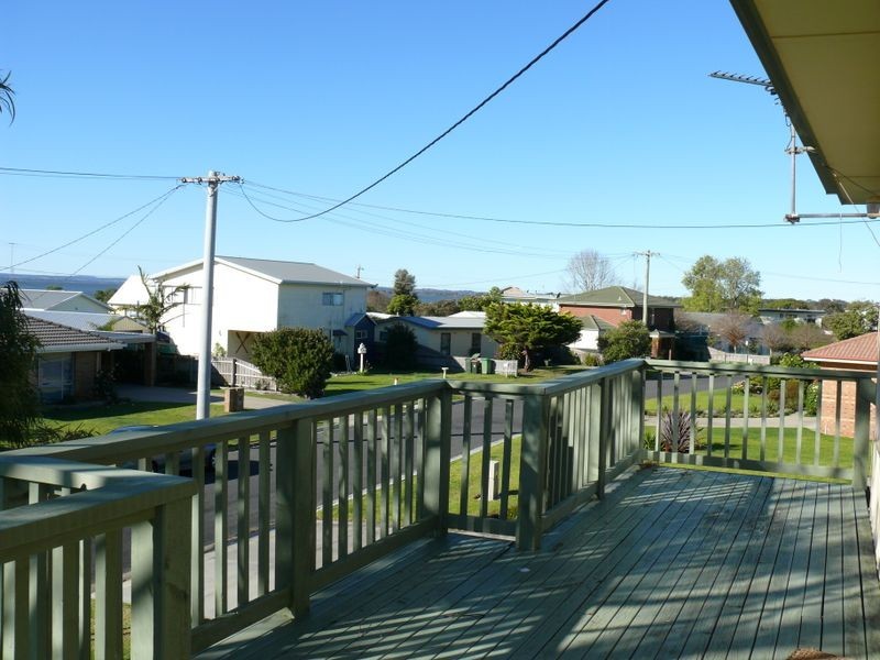 1 & 2/12 McMillan Grove, Paynesville VIC 3880