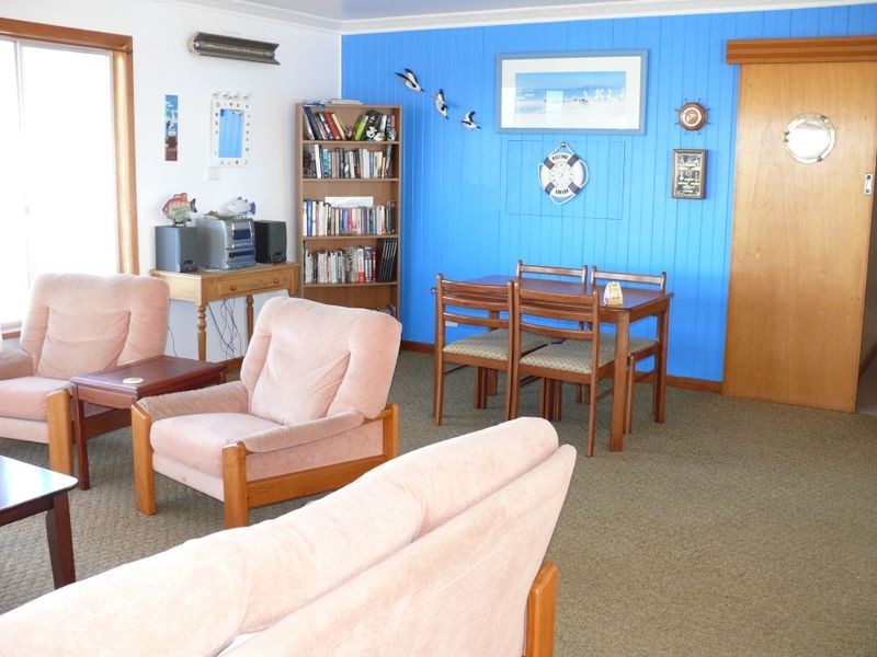1 & 2/12 McMillan Grove, Paynesville VIC 3880