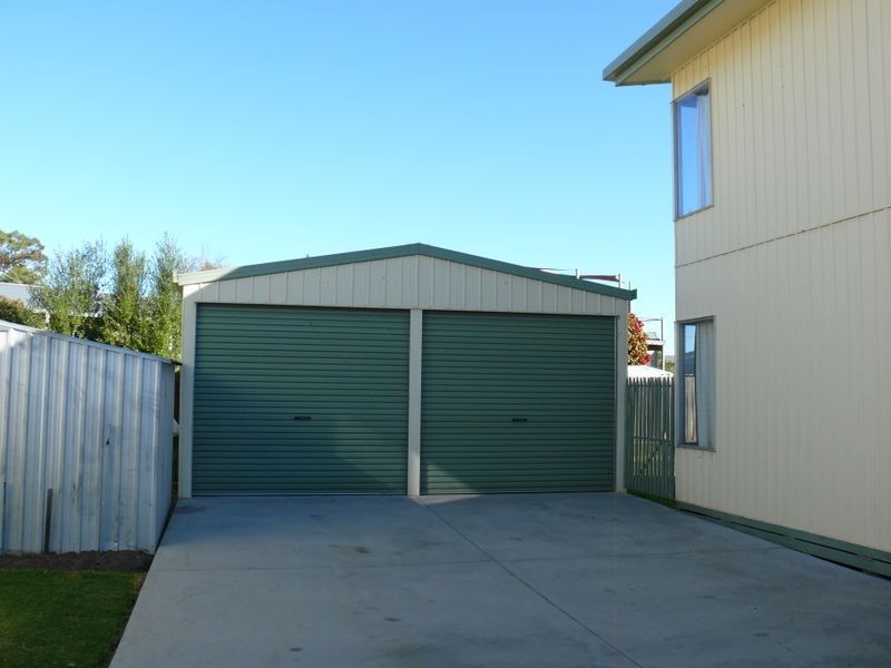 1 & 2/12 McMillan Grove, Paynesville VIC 3880