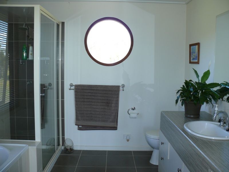215 Gravelly Point Road, Raymond Island VIC 3880