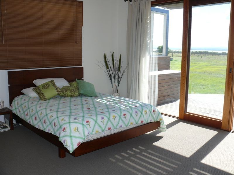 215 Gravelly Point Road, Raymond Island VIC 3880