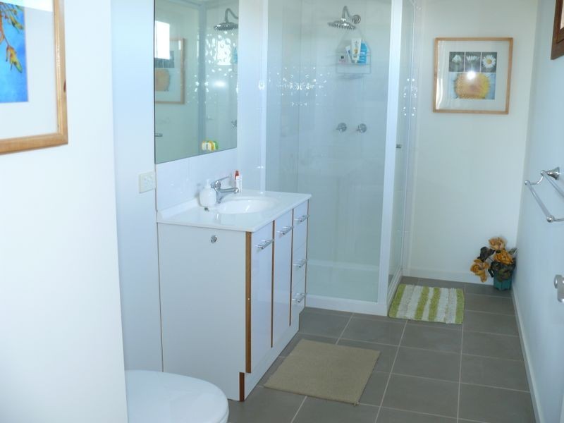 215 Gravelly Point Road, Raymond Island VIC 3880