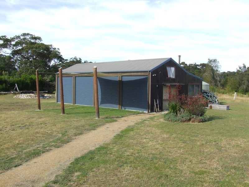 215 Gravelly Point Road, Raymond Island VIC 3880
