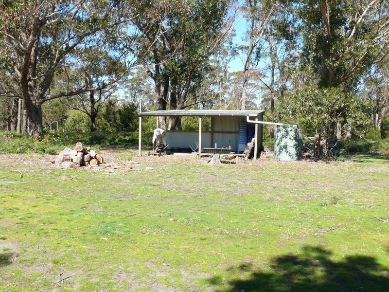 215 Gravelly Point Road, Raymond Island VIC 3880