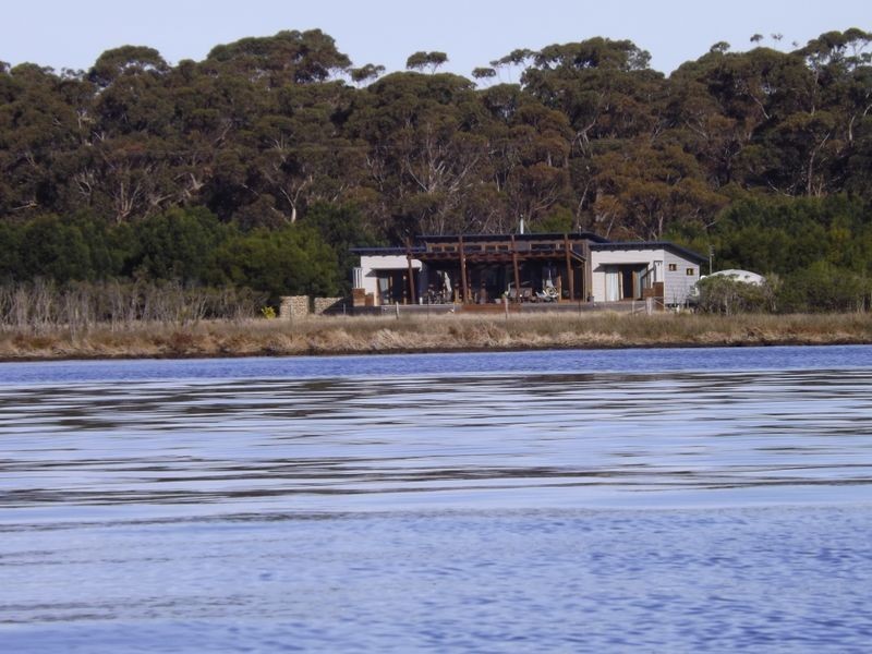 215 Gravelly Point Road, Raymond Island VIC 3880