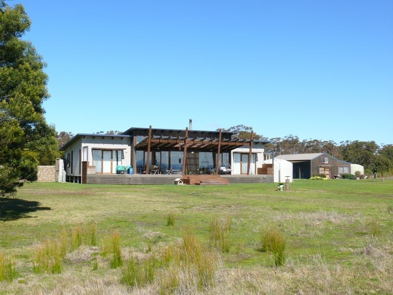 215 Gravelly Point Road, Raymond Island VIC 3880