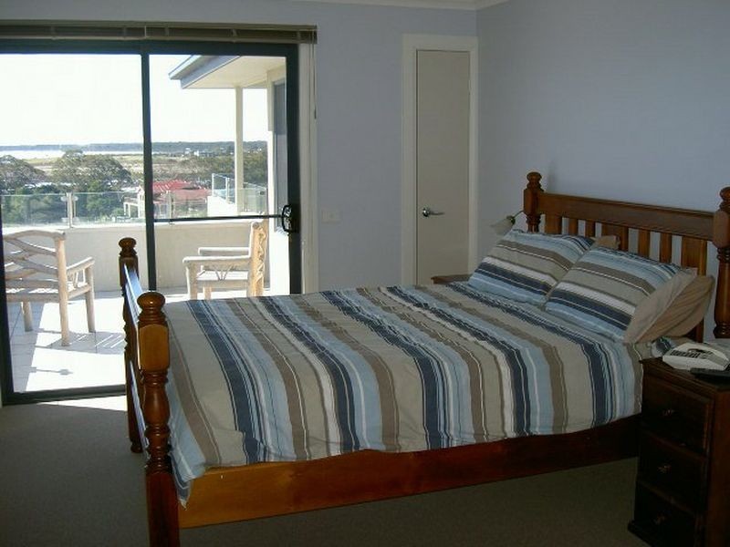 15 Eagle Bay Terrace, Paynesville VIC 3880