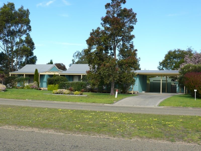 10 Lake Shore Drive, Newlands Arm VIC 3875