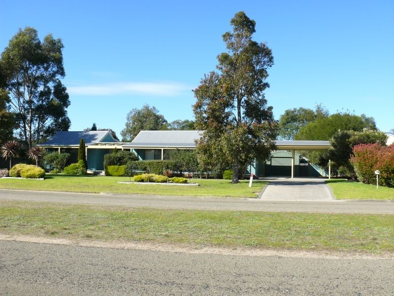 10 Lake Shore Drive, Newlands Arm VIC 3875