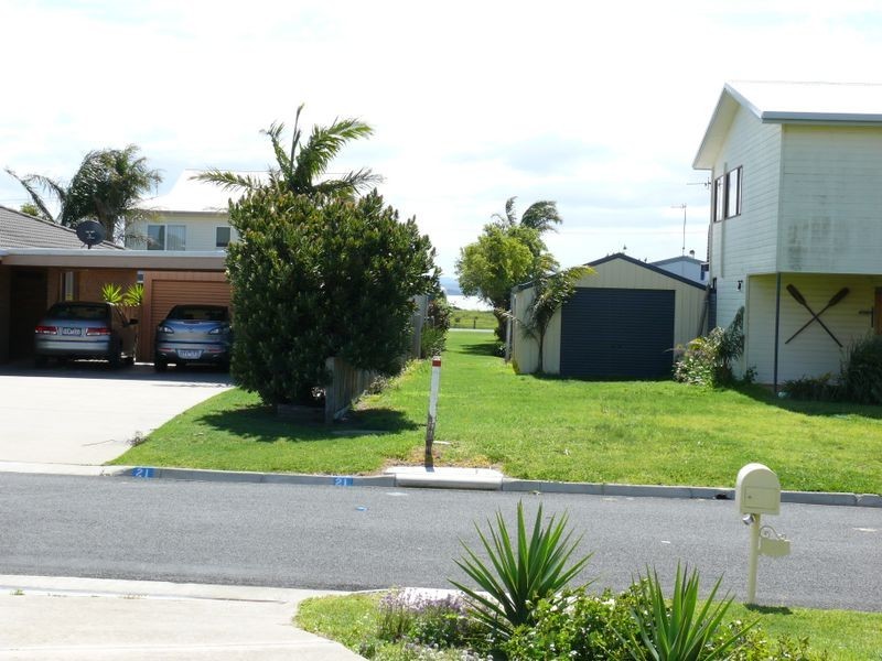 16 McMillan Grove, Paynesville VIC 3880