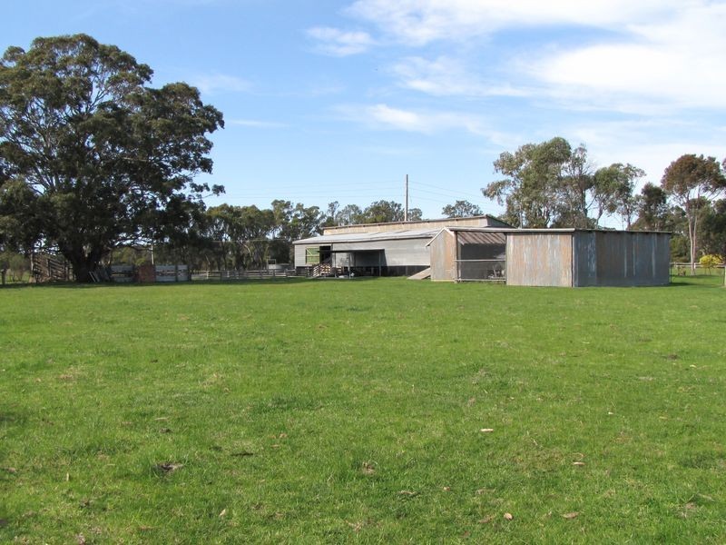 240 Lake Victoria Road, Eagle Point VIC 3878