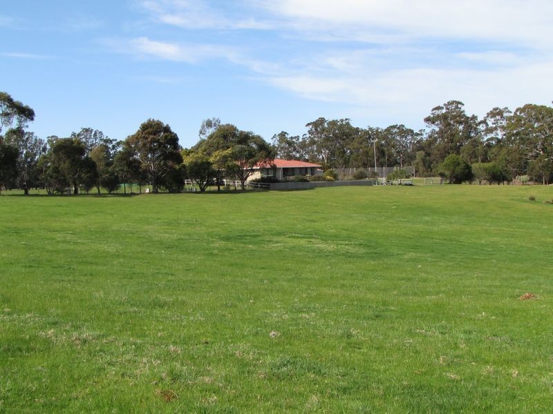240 Lake Victoria Road, Eagle Point VIC 3878