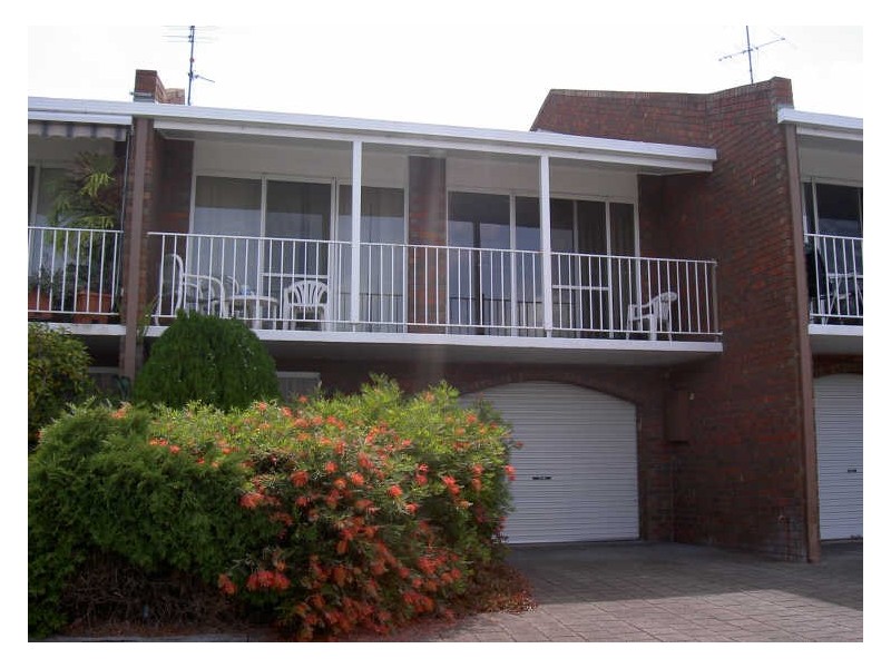 2/1-5 Main Road, Paynesville VIC 3880