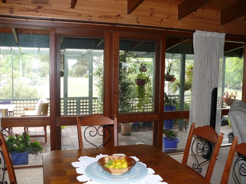 50 Mathiesons Road, Eagle Point VIC 3878