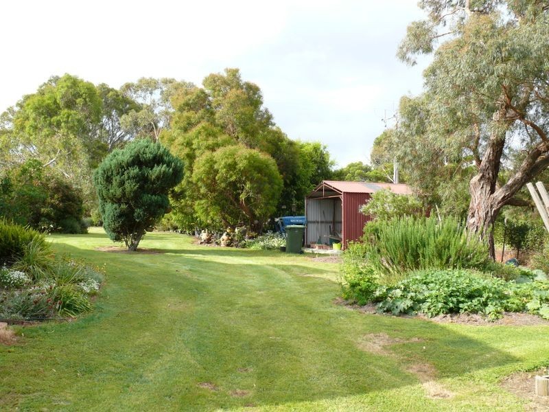 50 Mathiesons Road, Eagle Point VIC 3878