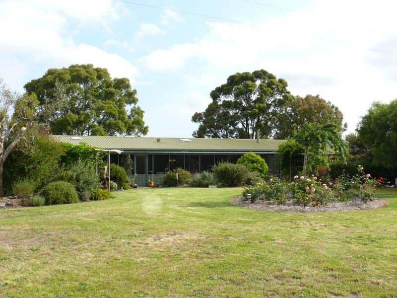 50 Mathiesons Road, Eagle Point VIC 3878