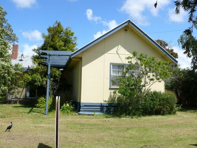 33 Main Road, Paynesville VIC 3880