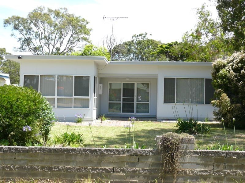 3 Seventh Parade, Raymond Island VIC 3880