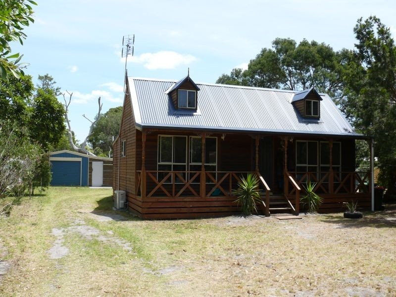 12 Eighth Avenue, Raymond Island VIC 3880