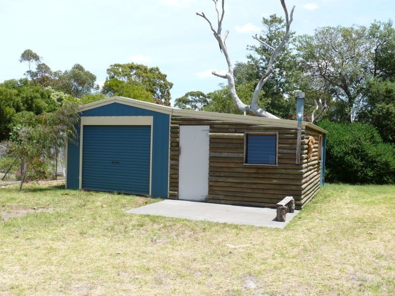 12 Eighth Avenue, Raymond Island VIC 3880