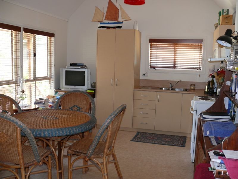 12 Eighth Avenue, Raymond Island VIC 3880